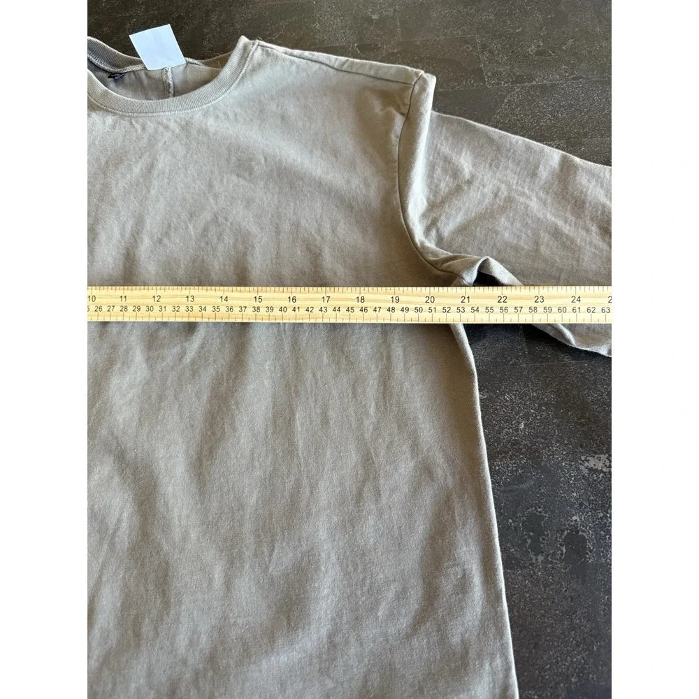 Gymshark Mens Long Sleeve Crew Neck T-Shirt Taupe Brown M Center Back Seam Logo‎